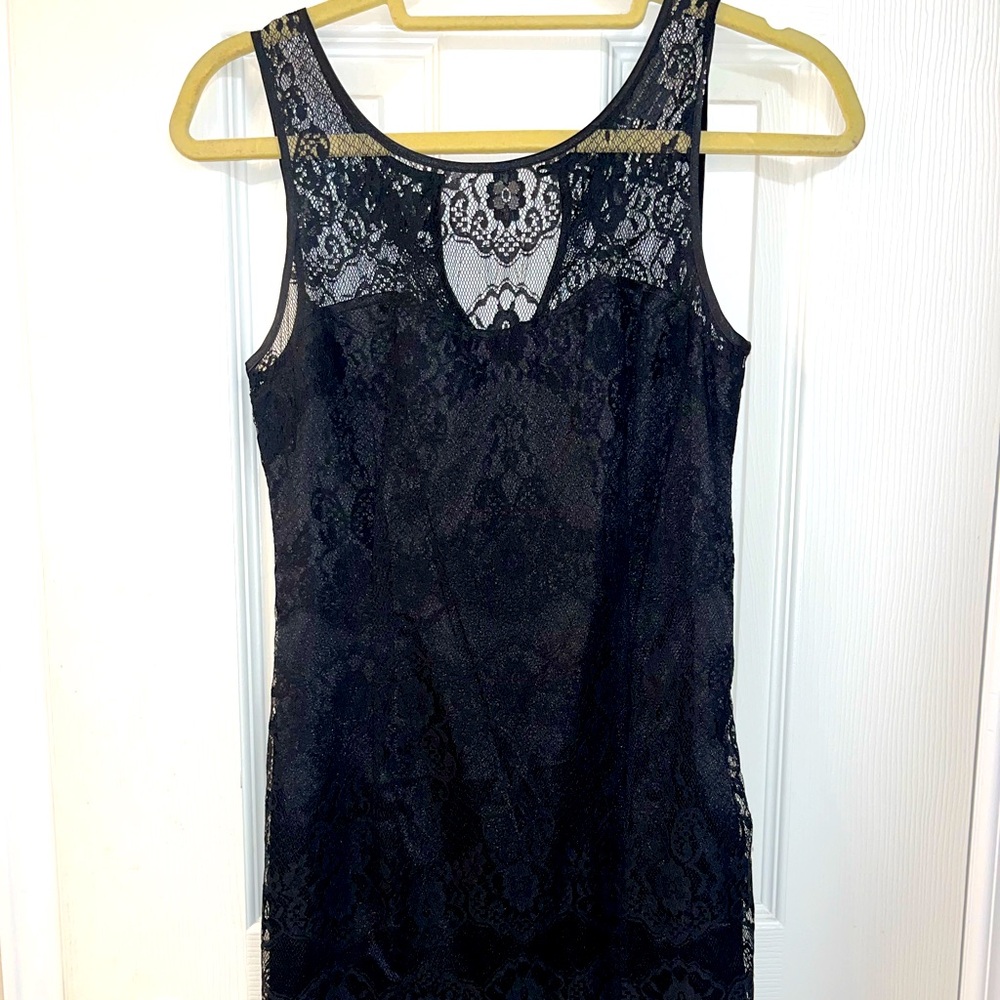 Lace cocktail dress with sweetheart lining neckline